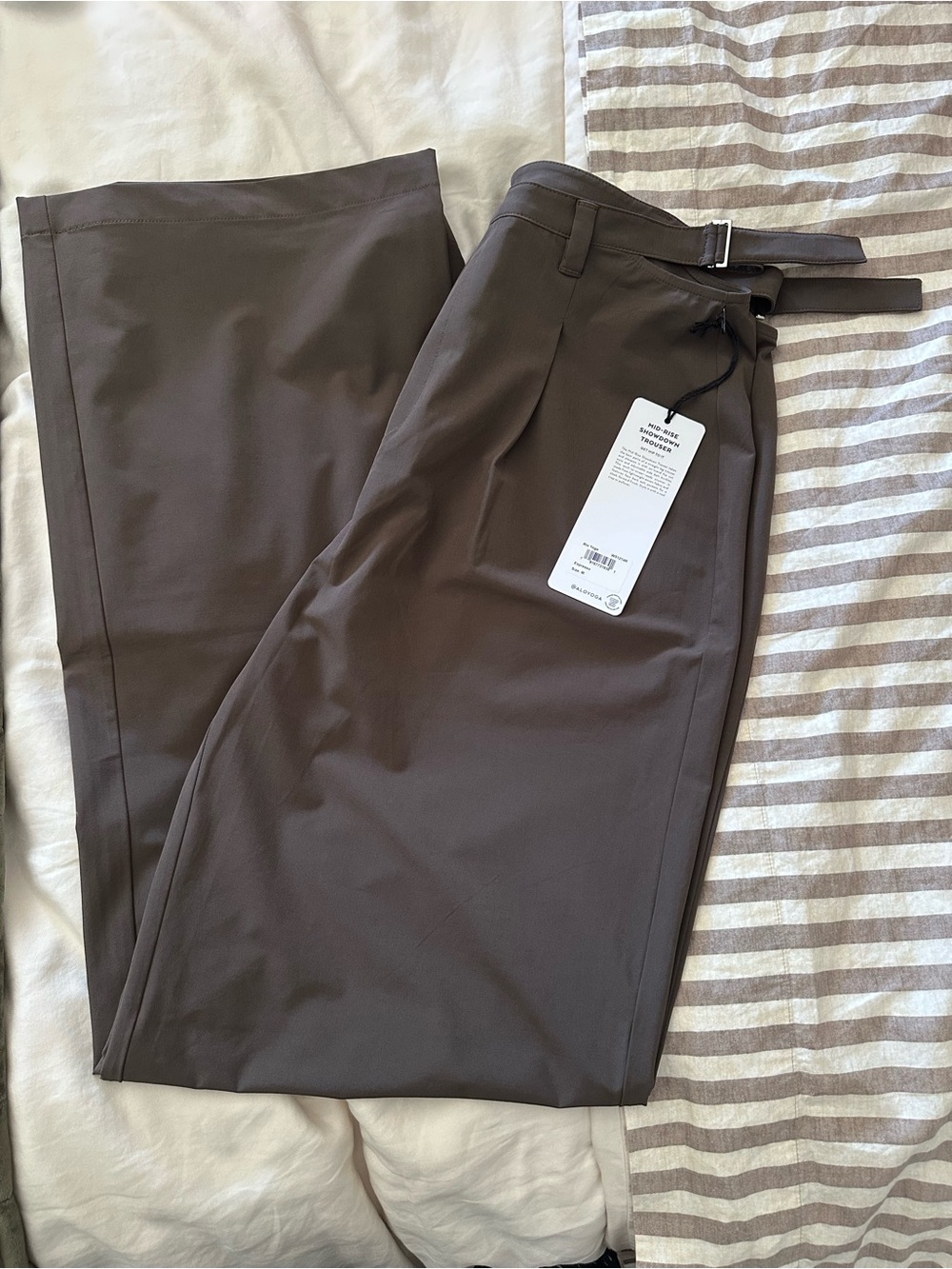 NWT Brown Alo Showdown Mid-Rise pants